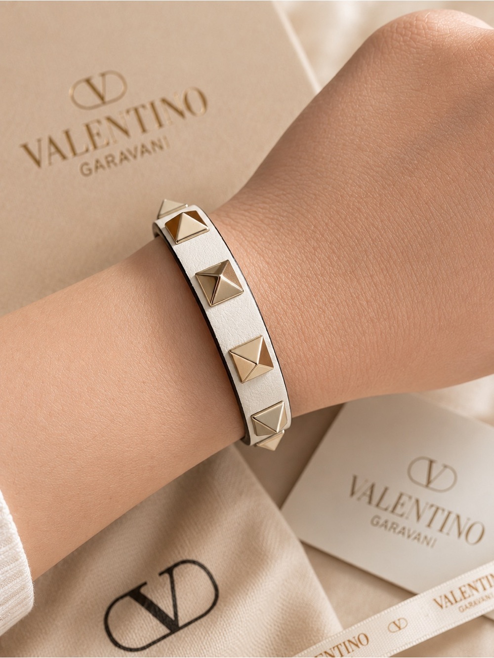 Valentino Garavani Rockstud Bracelet Light Ivory Leather Gold Tone Studs